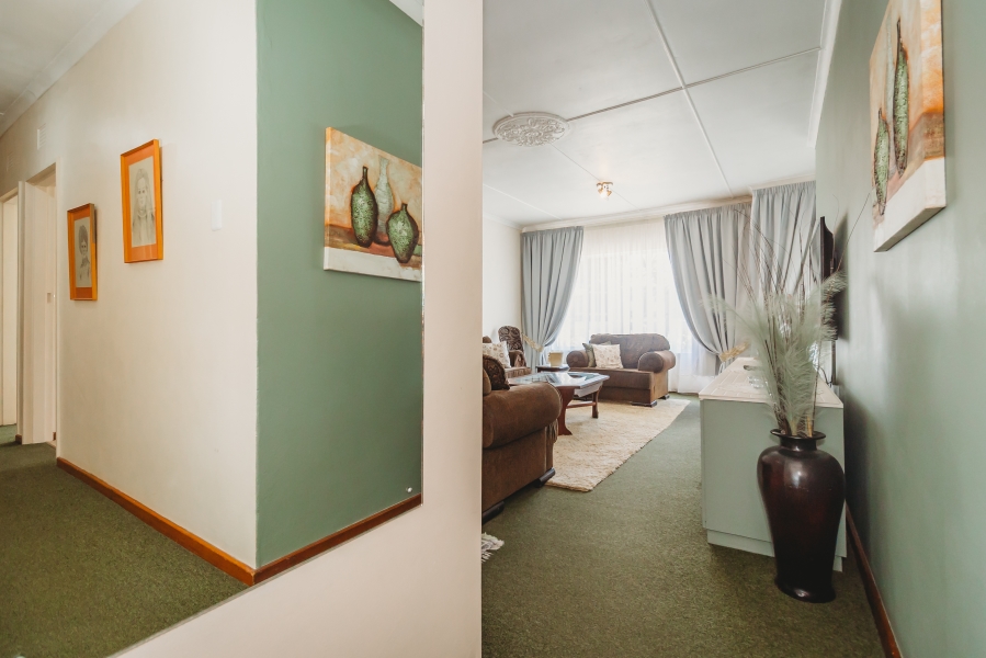 5 Bedroom Property for Sale in Denneoord Western Cape